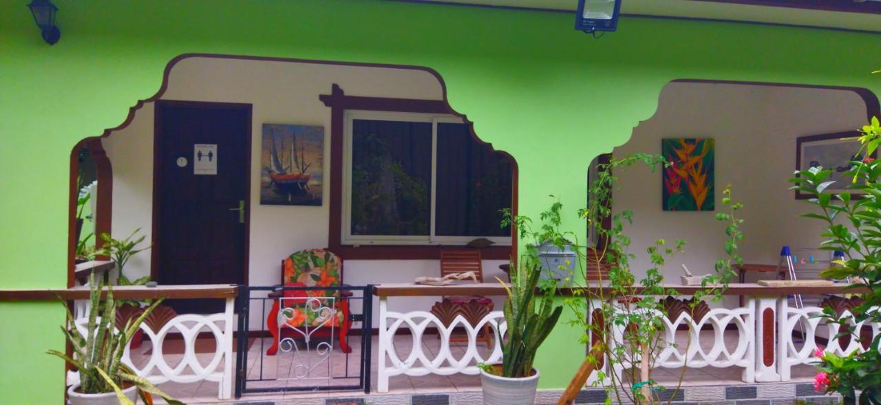 Dan Zoranz Self Catering Guest House La Digue Exteriör bild