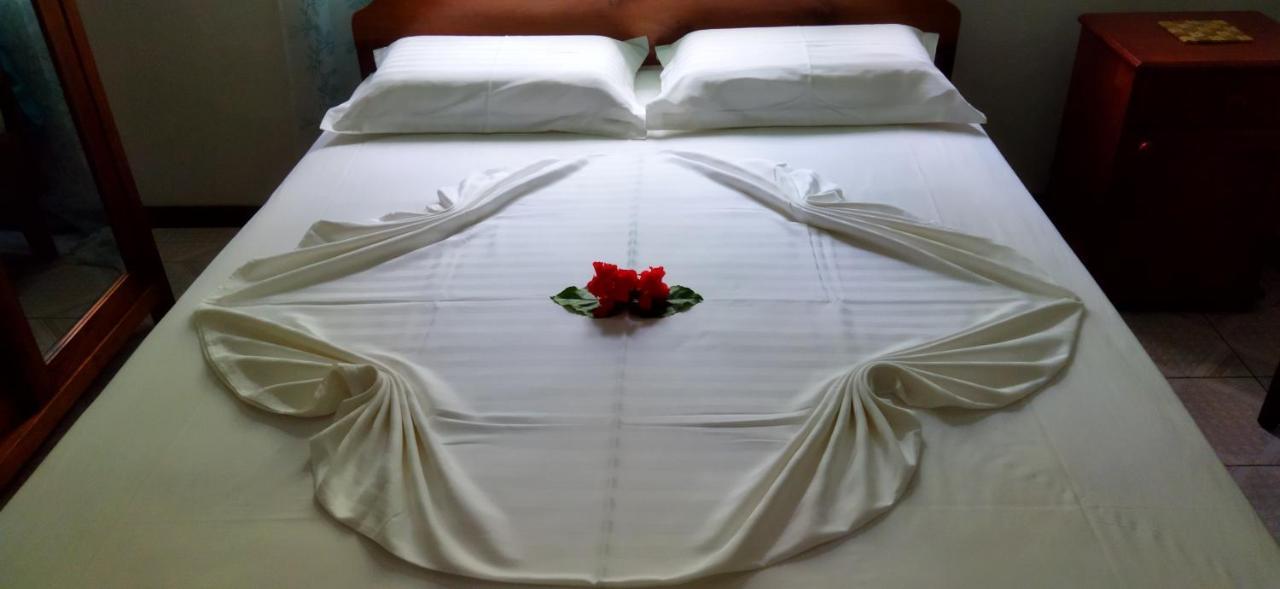Dan Zoranz Self Catering Guest House La Digue Exteriör bild