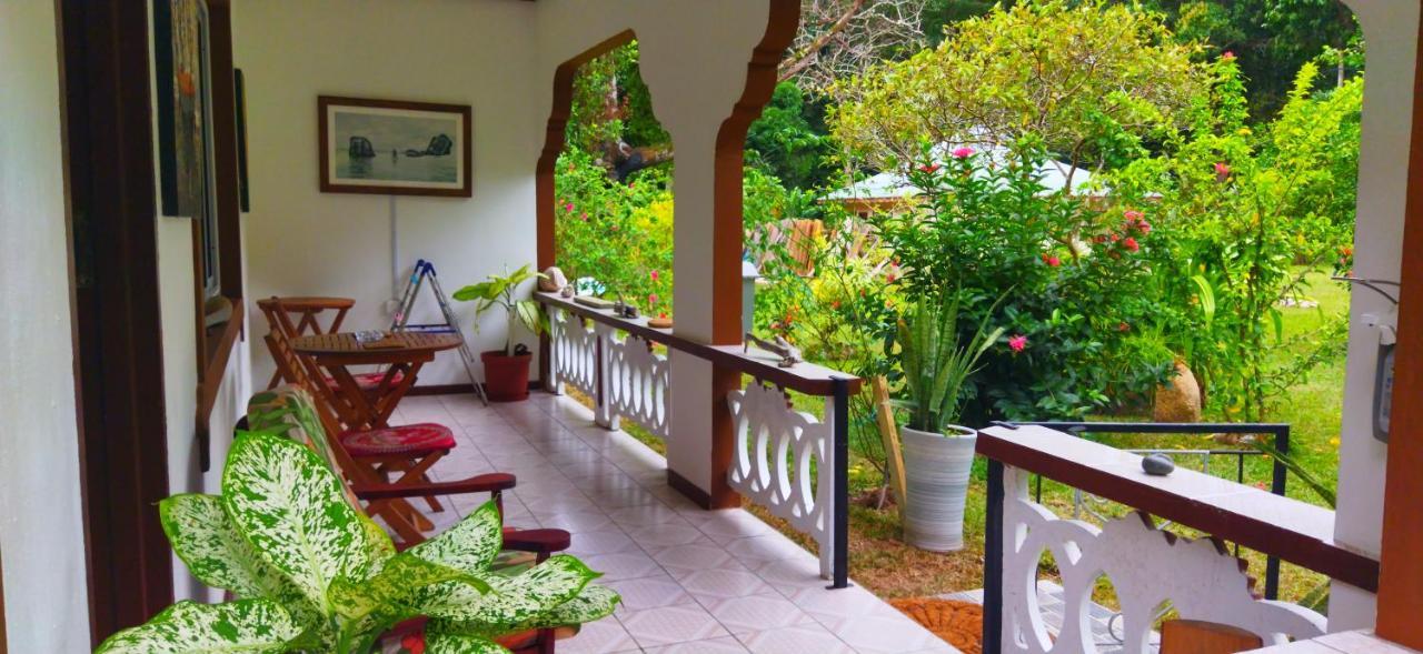Dan Zoranz Self Catering Guest House La Digue Exteriör bild