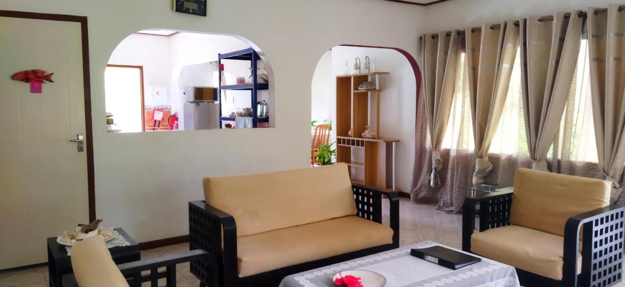 Dan Zoranz Self Catering Guest House La Digue Exteriör bild