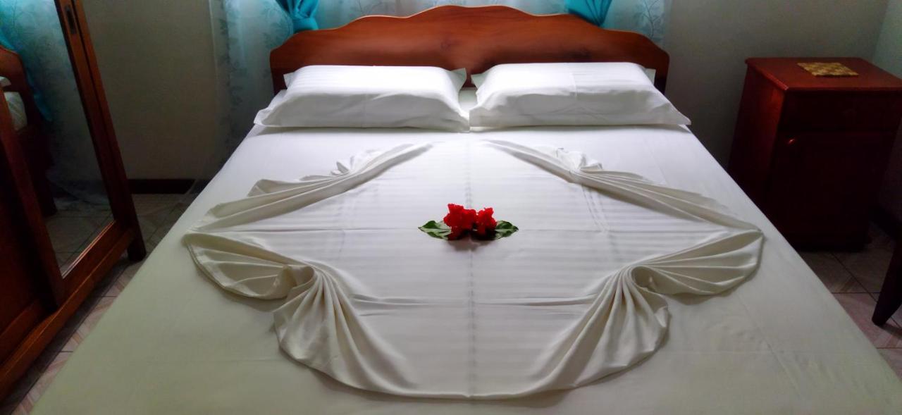 Dan Zoranz Self Catering Guest House La Digue Exteriör bild