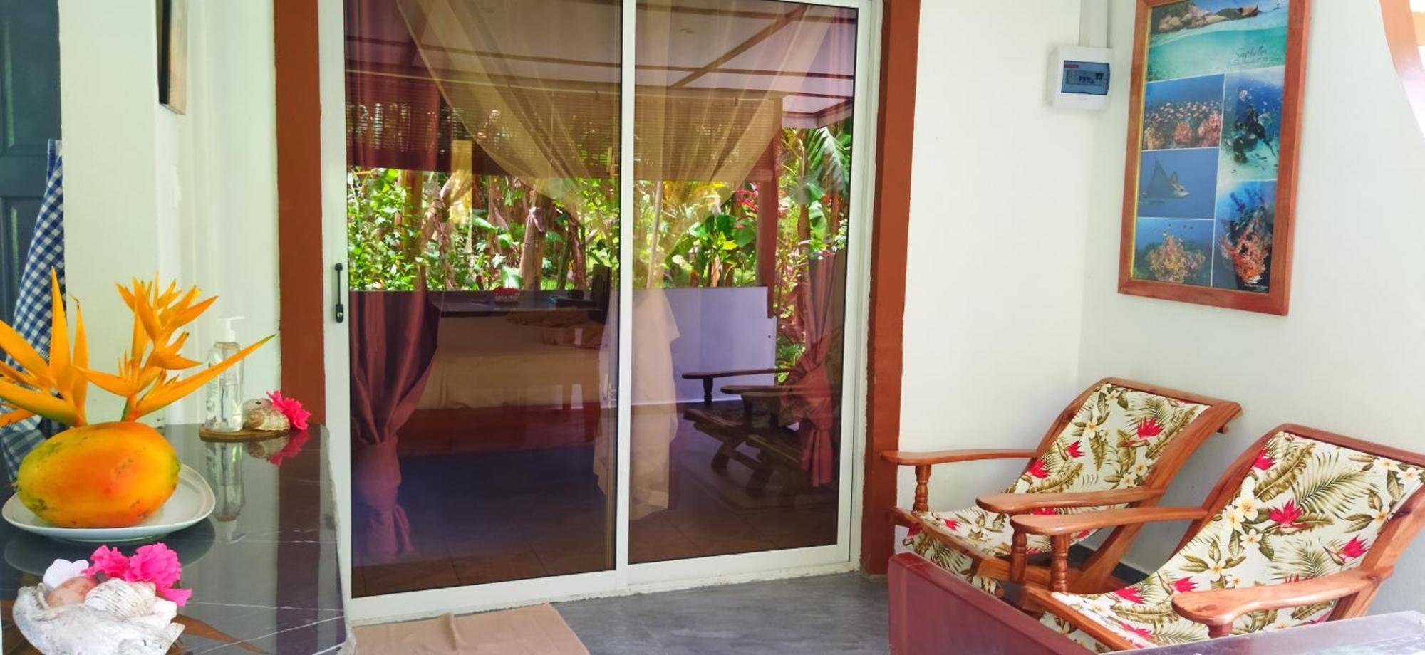Dan Zoranz Self Catering Guest House La Digue Exteriör bild