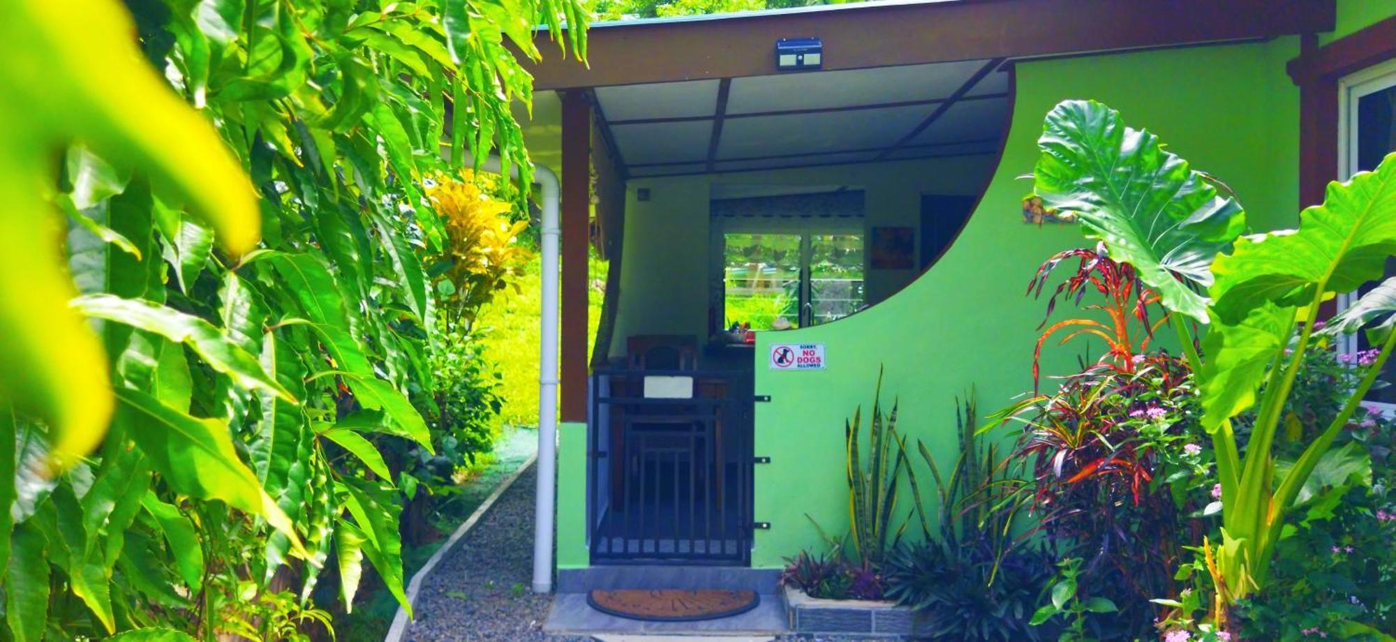 Dan Zoranz Self Catering Guest House La Digue Exteriör bild
