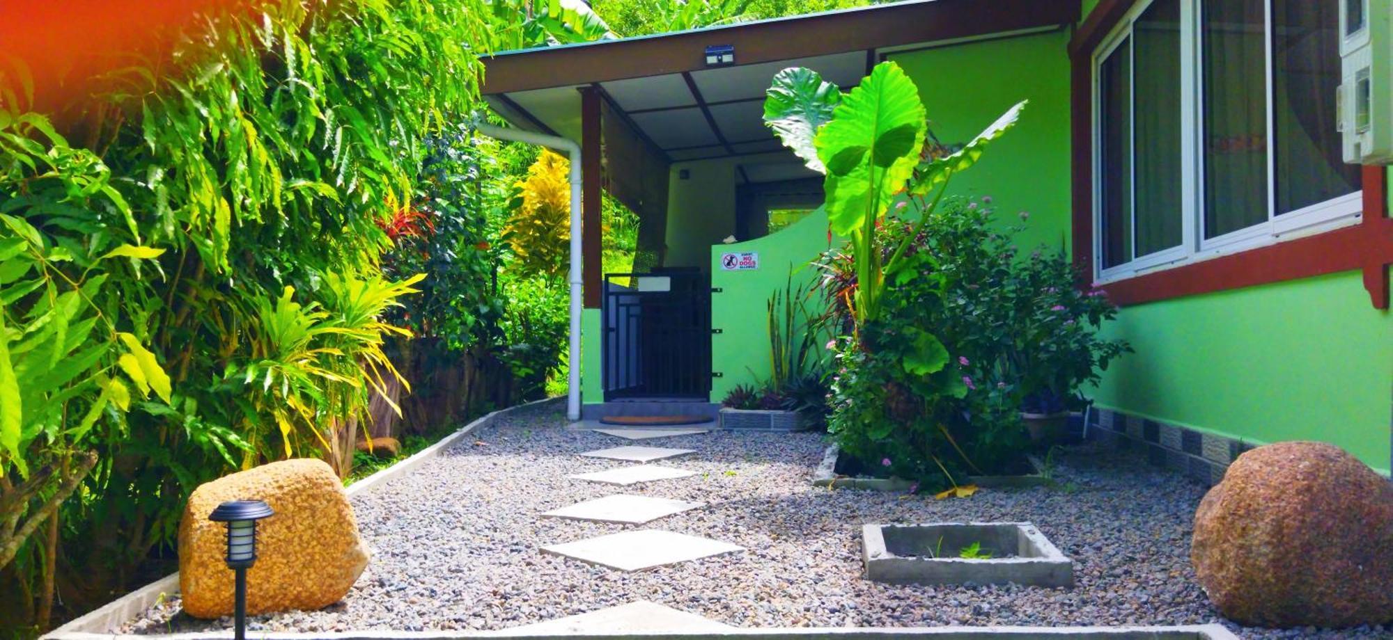 Dan Zoranz Self Catering Guest House La Digue Exteriör bild