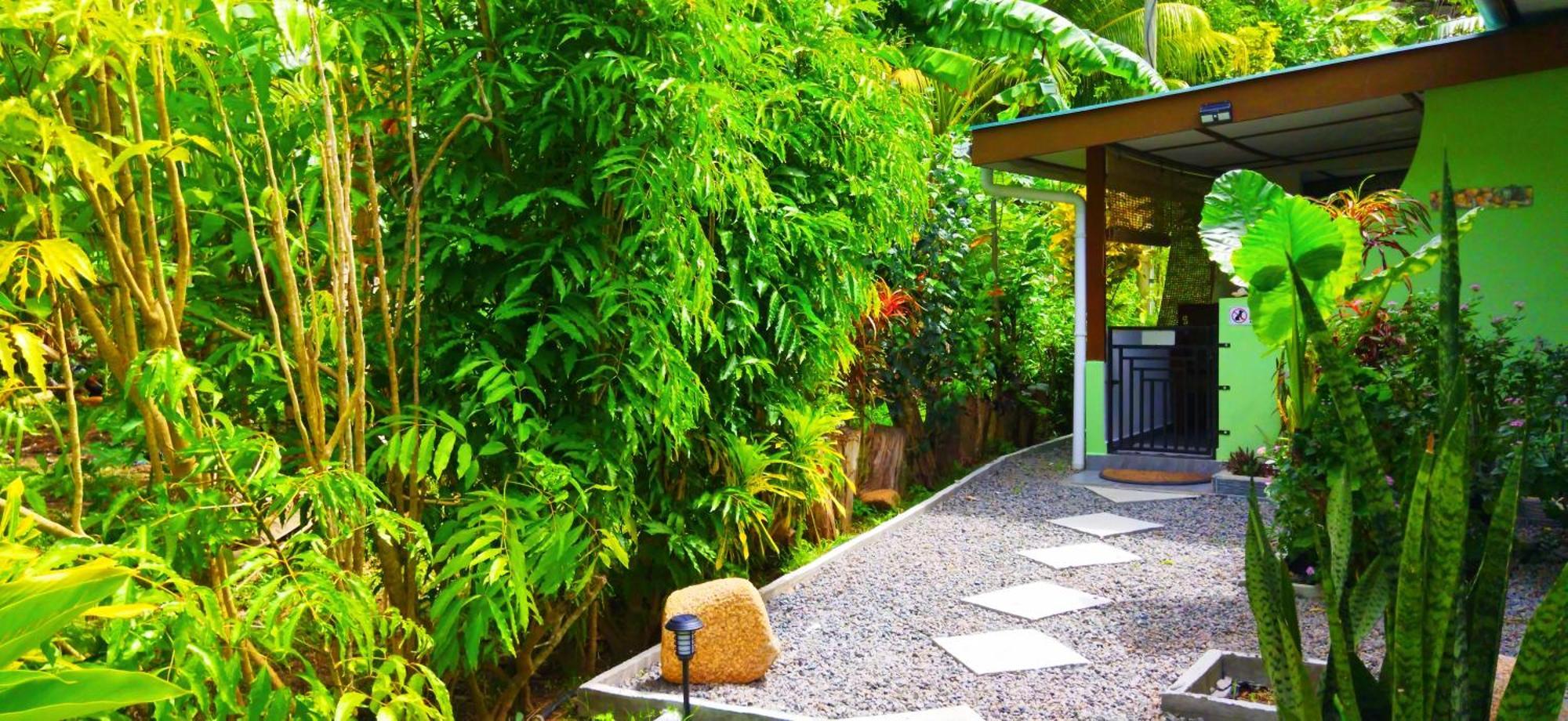 Dan Zoranz Self Catering Guest House La Digue Exteriör bild