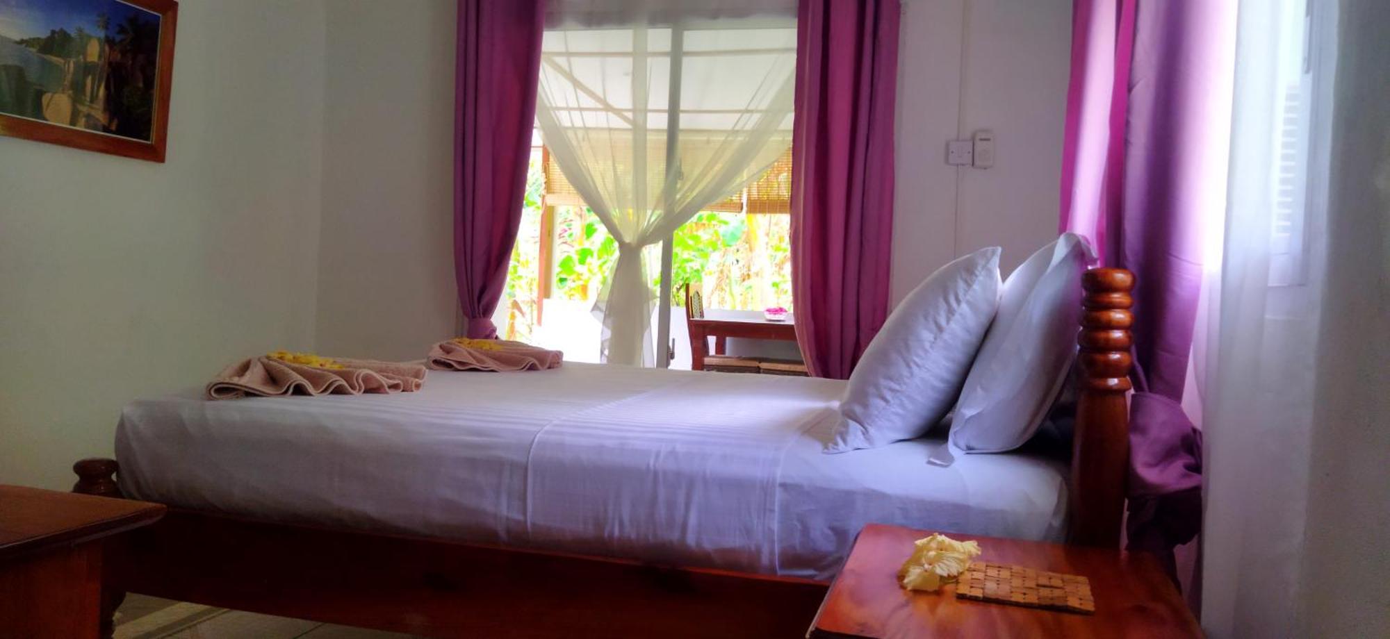 Dan Zoranz Self Catering Guest House La Digue Exteriör bild