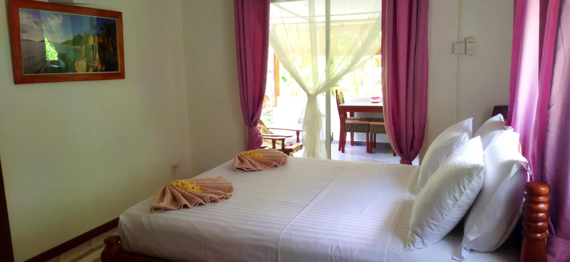 Dan Zoranz Self Catering Guest House La Digue Exteriör bild