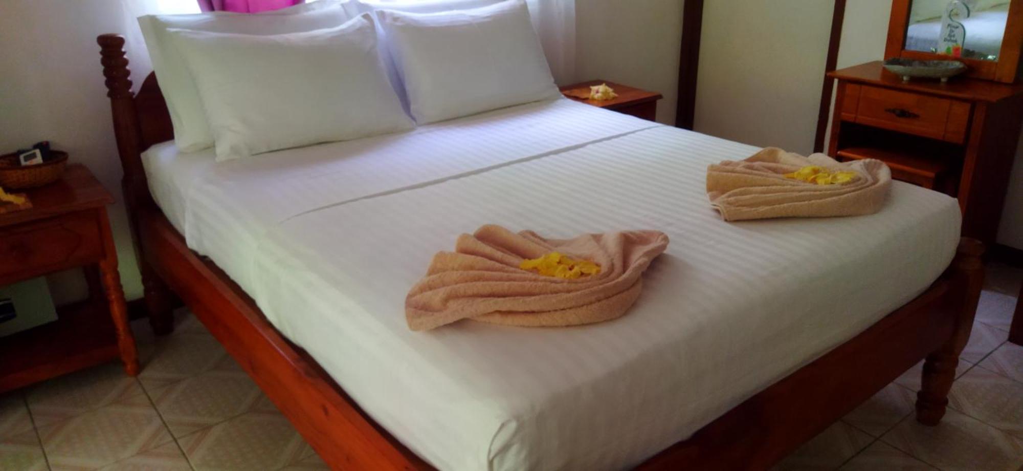 Dan Zoranz Self Catering Guest House La Digue Exteriör bild